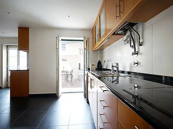 ליסבון Shiado Suites 4*,